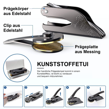 Teile des Buchprägestempels: Prägekörper und Clip aus Edelstahl, Prägeplatte aus Messing und Kunststoffetui