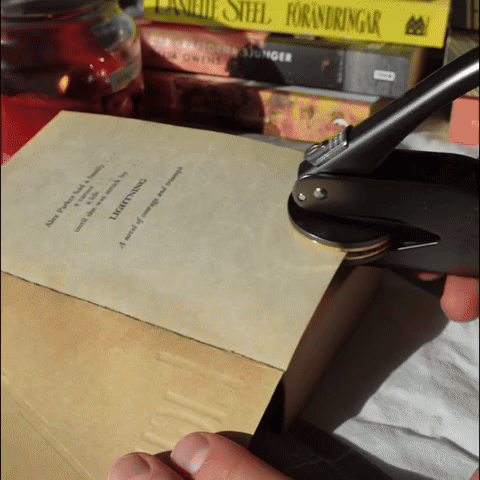Stamp head for letter stamp – replaceable and customizable for personal embossing